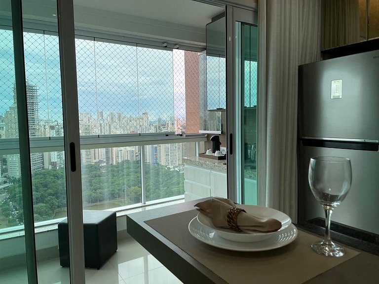 Flat Moderno com vista para o Pq. Vaca Brava-Bueno